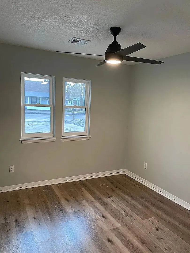 Perfect 2 Bedroom, 1 Bathroom! — Photo 4