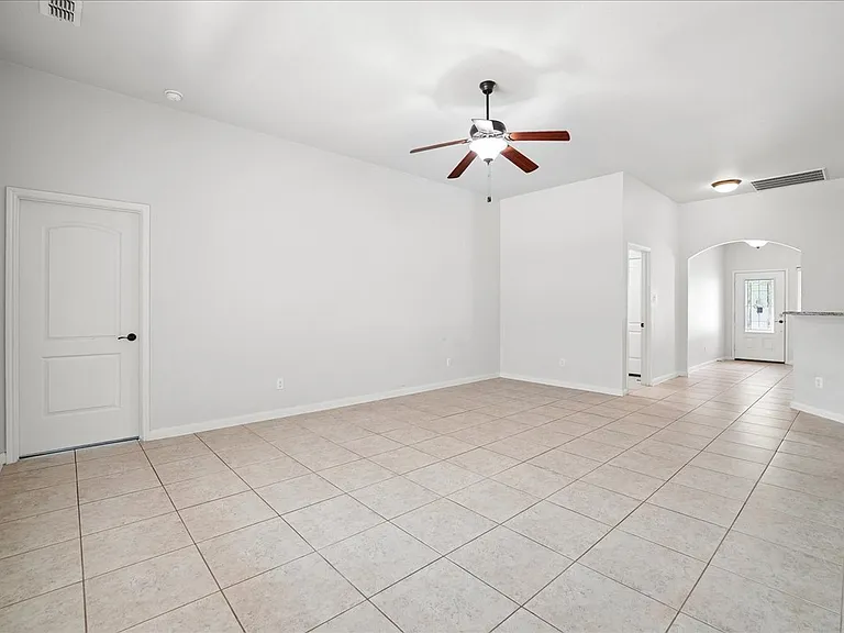 411 Winchester Dr — Photo 10