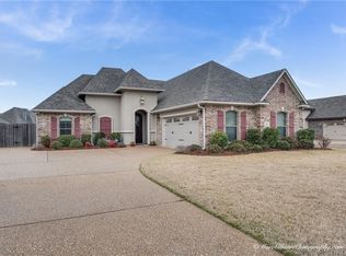 401 Long Acre Dr, Bossier City, LA 71111