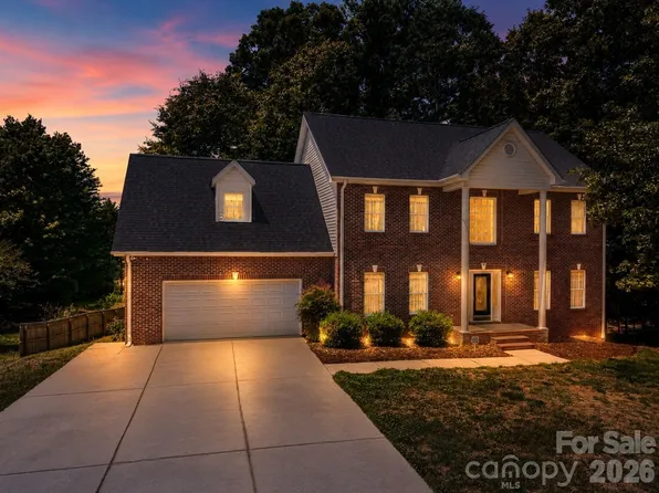 1535 20th Avenue Pl NE, Hickory, NC 28601