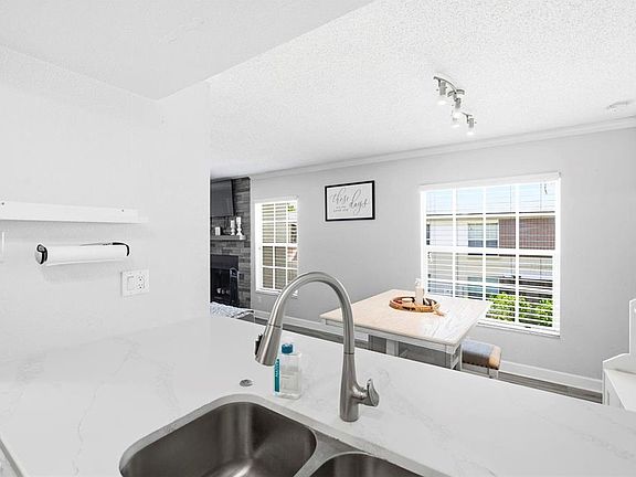 5th image of 3024 BONAVENTURE CIRCLE #204