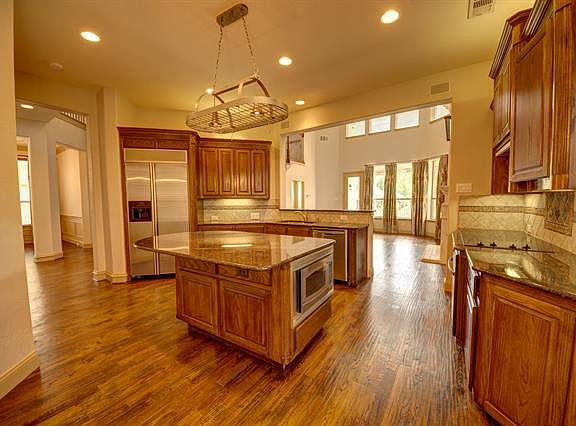 3rd image of 4113 Parkview Ct