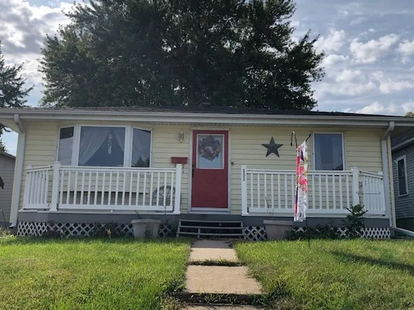 805 W 8th St, Yankton, SD 57078