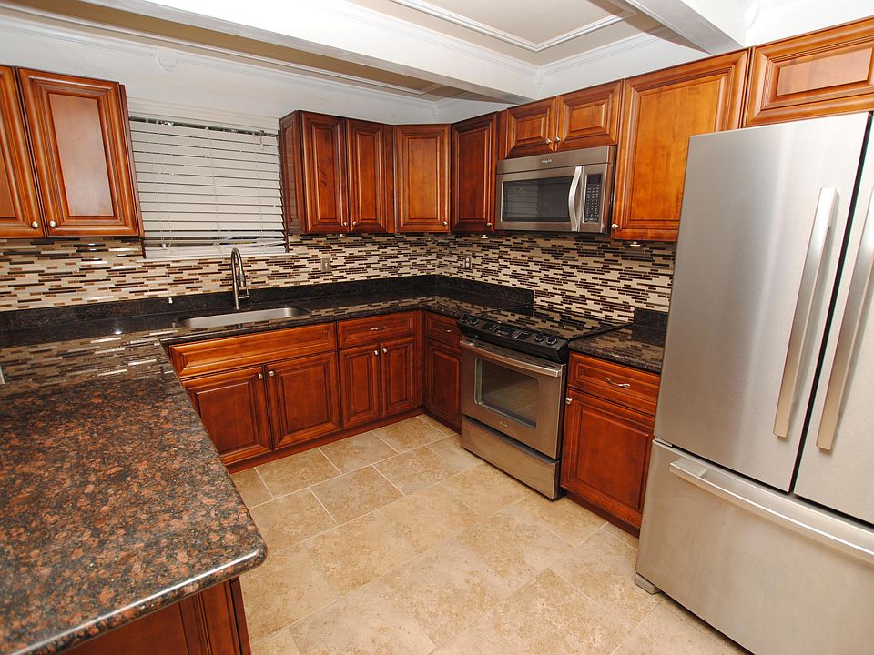 1st image of 6613 Wellington Place Ln