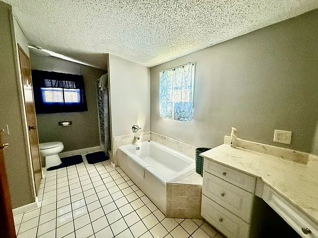 470 Hilltop Ct — Photo 16