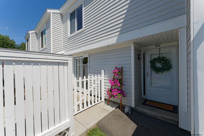 3rd image of 1802 ROCKPORT Court