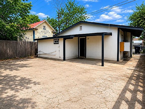 2nd image of 915 N San Marcos
