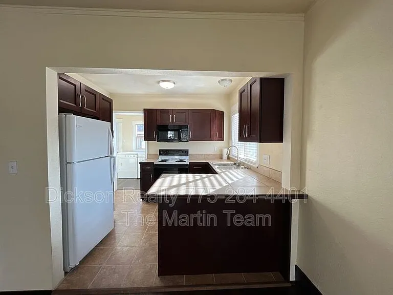 1561 G St — Photo 3