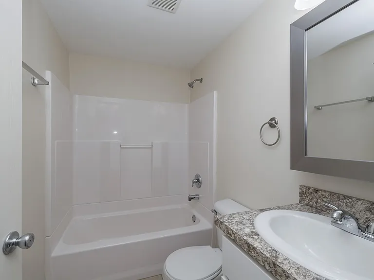 415 S Main St #13 — Photo 4