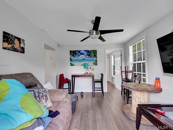 5th image of 1425 NW 1st Ave #2