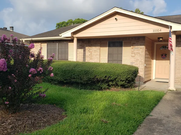10314 Paintbrush Ln, Sugar Land, TX 77498