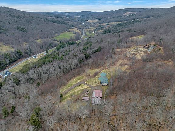 4th image of 540 Lewis Rd
