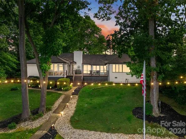 8017 Blue Water Ct, Denver, NC 28037