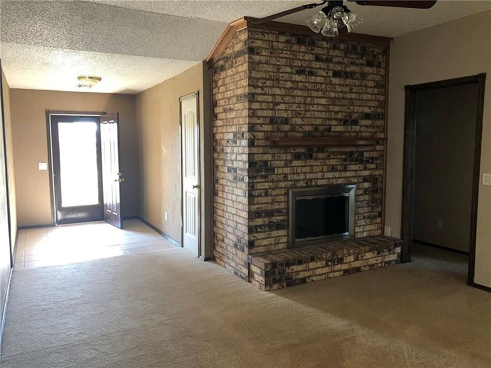 1st image of 117 N Eastgate Dr
