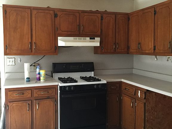 Kitchen /stove /cabinets 