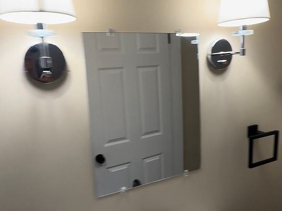 3rd image of 924 Lexington Ave APT 2