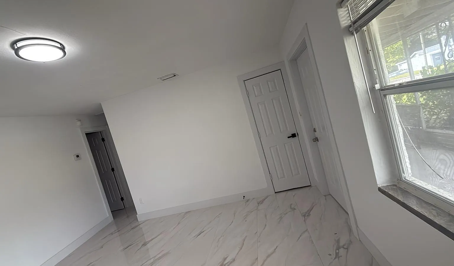 1 bed, 1110 sqft, $900 — Photo 4