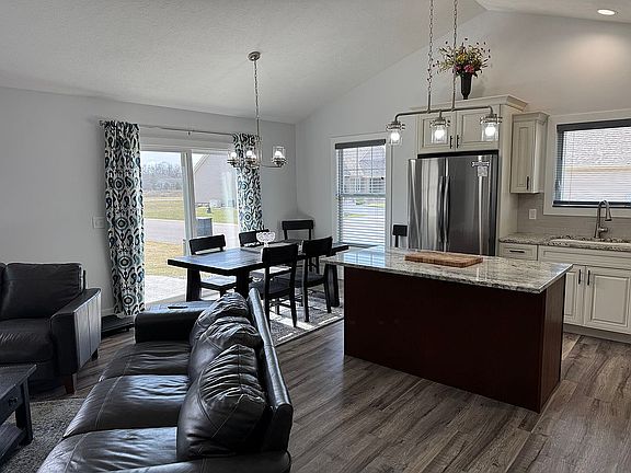 5th image of 23589 Laurel Glen Ave #29