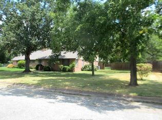 411 Brewer St, Navasota, TX 77868