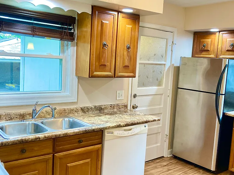 207 Village Rd — Photo 6