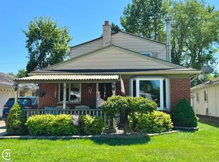 20260 Lakeworth St, Roseville, MI 48066