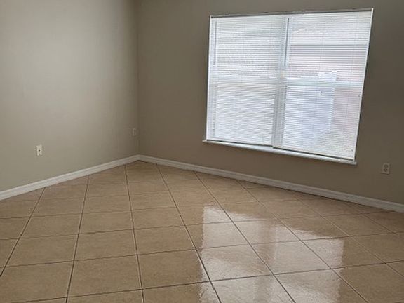 4th image of 744 Paris Dr