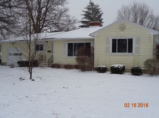300 Meadowgrove Dr, Englewood, OH