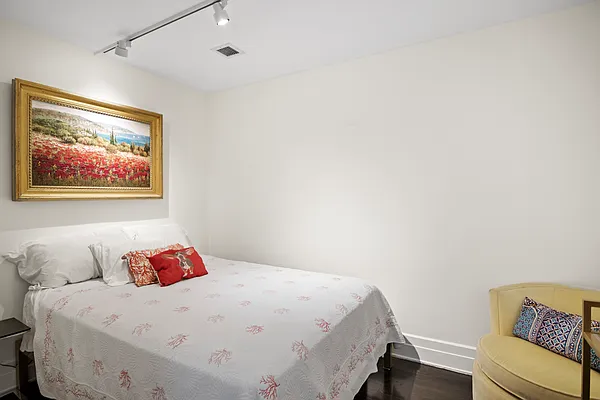 Sold by HomeDax Real Estate | media 20