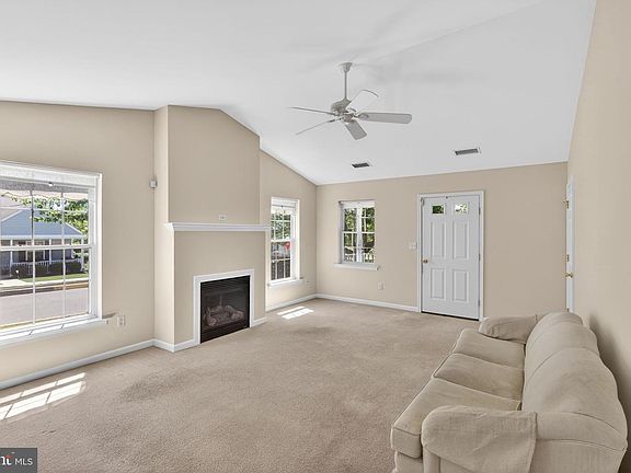 4th image of 100 W Harmony Dr