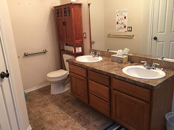 Master bath with jacuzzi tub