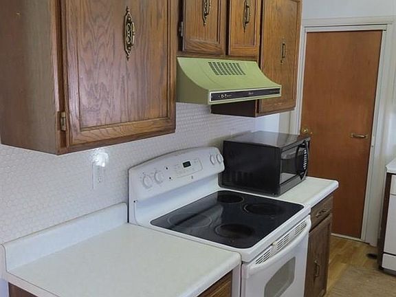 4th image of 930 Sierra Dr