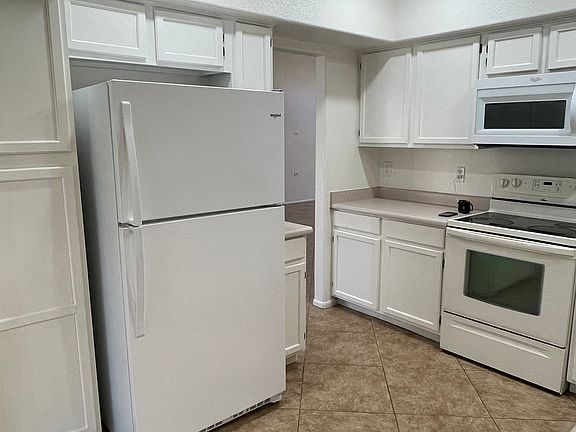 5th image of 318 N Cottonwood Dr