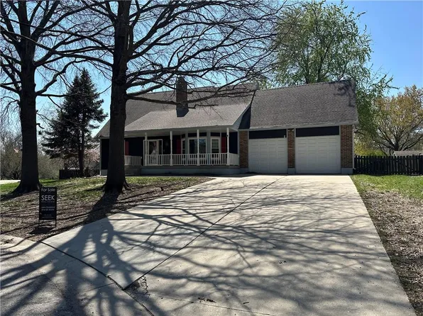 1623 NE Debonair Ct, Lees Summit, MO 64086