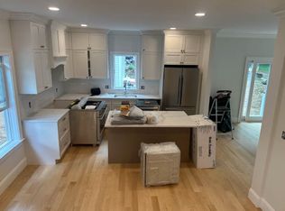 10 Temple St #A, Reading, MA 01867