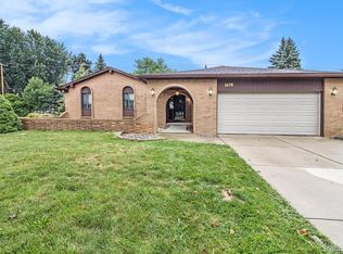 1670 Yellowbrick Ct, Trenton, MI 48183