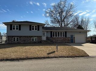 405 W 2nd St, Atkinson, IL 61235