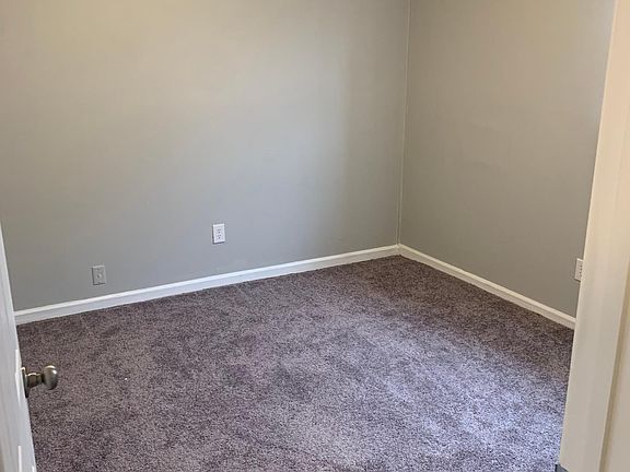 5th image of 869 Ward Dr