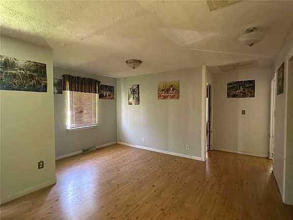 5th image of 848 S Washington St