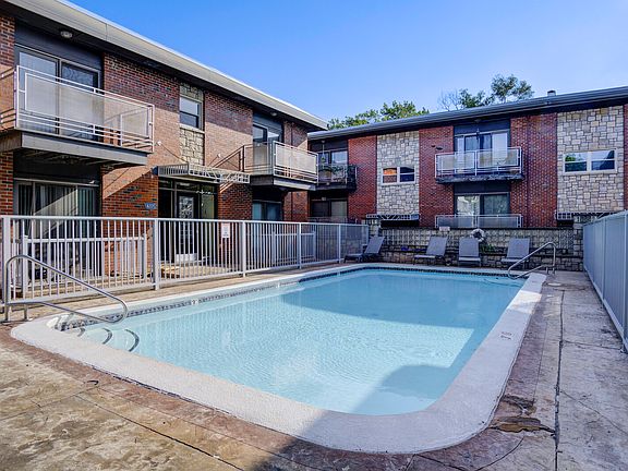 3rd image of 4215 Clark Ave