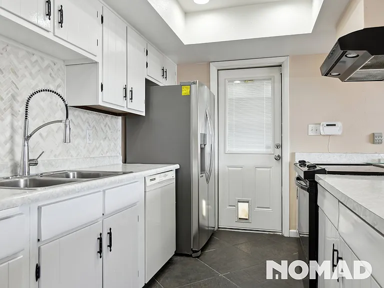 2312 W Catalina Ave — Photo 5