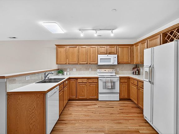 4th image of 334 Springfork Dr