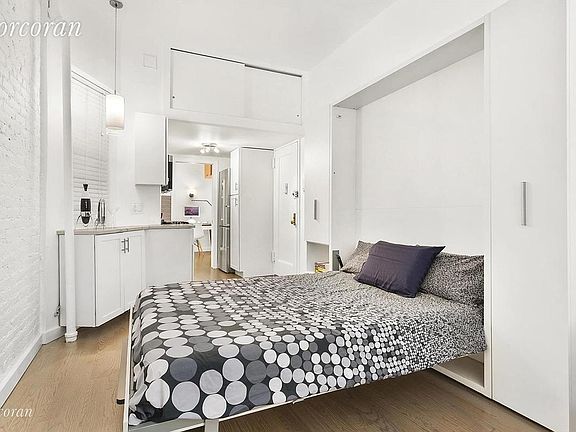 2nd image of 333 W 21st St