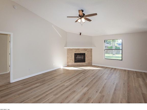 4th image of 559 Lazy Meadow Dr E