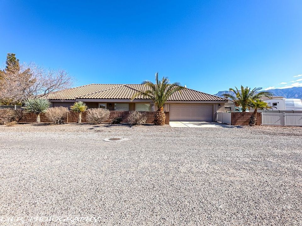 1st image of 910 N Saguaro Dr
