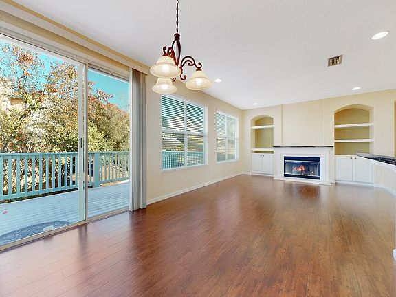 3rd image of 25110 Valley Oak Dr