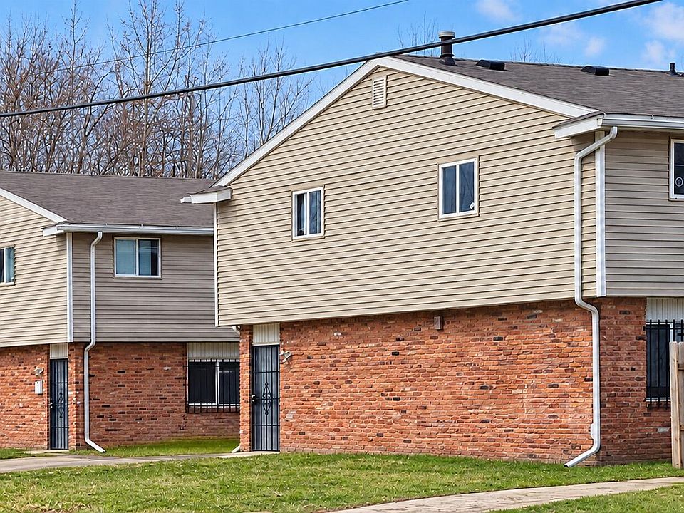 2nd image of 2215 Hickory St