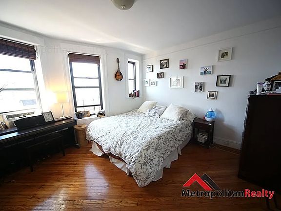 2nd image of 519 8th St APT 4R