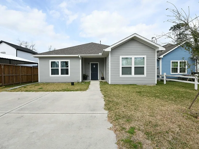 5817 Gaston St — Photo 1