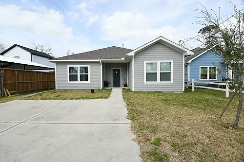 5817 Gaston St Photo 1