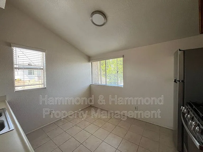 5723 Willowcrest Ave #6 — Photo 5
